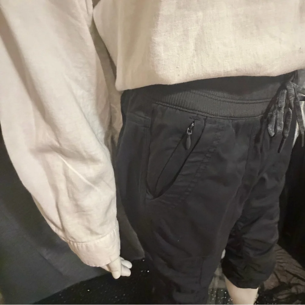 The North Face Women's Aphrodite 2.0 Capri Pants Black. Size Small - Picture 3 of 8